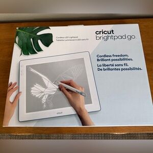 NWOT Cricut BrightPad Go Cordless LED Pad
